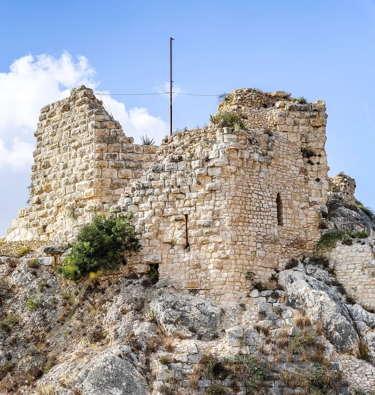 The_ruins_of_Beaufort_Castle_in_2022..jpg